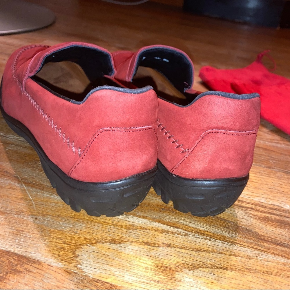 Bally Red Suede Driving Moccasins Reef' 02 Grip Sole 9.5 Like New VTG - Picture 6 of 9